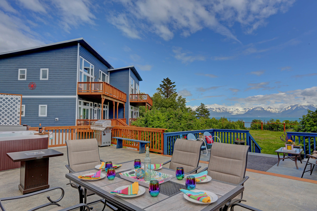 3101 Kachemak Dr in Homer, AK - Building Photo