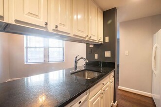 1801 Calvert St NW in Washington, DC - Building Photo - Building Photo