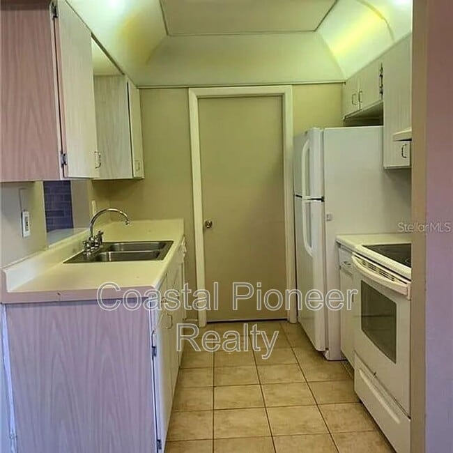 4263 Deltona Blvd in Spring Hill, FL - Foto de edificio - Building Photo
