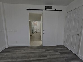404 NW 68th Ave in Plantation, FL - Foto de edificio - Building Photo
