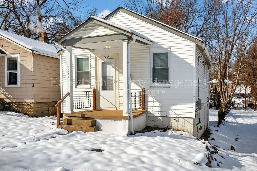 5637 Hodiamont Ave in Jennings, MO - Building Photo