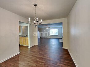 16 Hawkesbury Rd in Simpsonville, SC - Foto de edificio - Building Photo