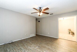 7308 Avenue W-Unit -B in Lubbock, TX - Building Photo - Building Photo
