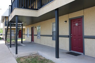 Crossings Apartments in McAllen, TX - Foto de edificio - Building Photo