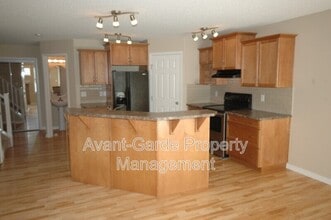 17011-17074 74 St NW in Edmonton, AB - Building Photo - Building Photo