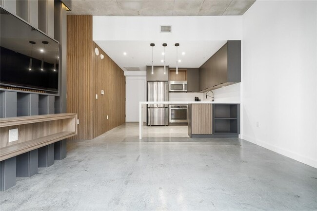 151 SE 1st St, Unit 526 in Miami, FL - Building Photo - Building Photo