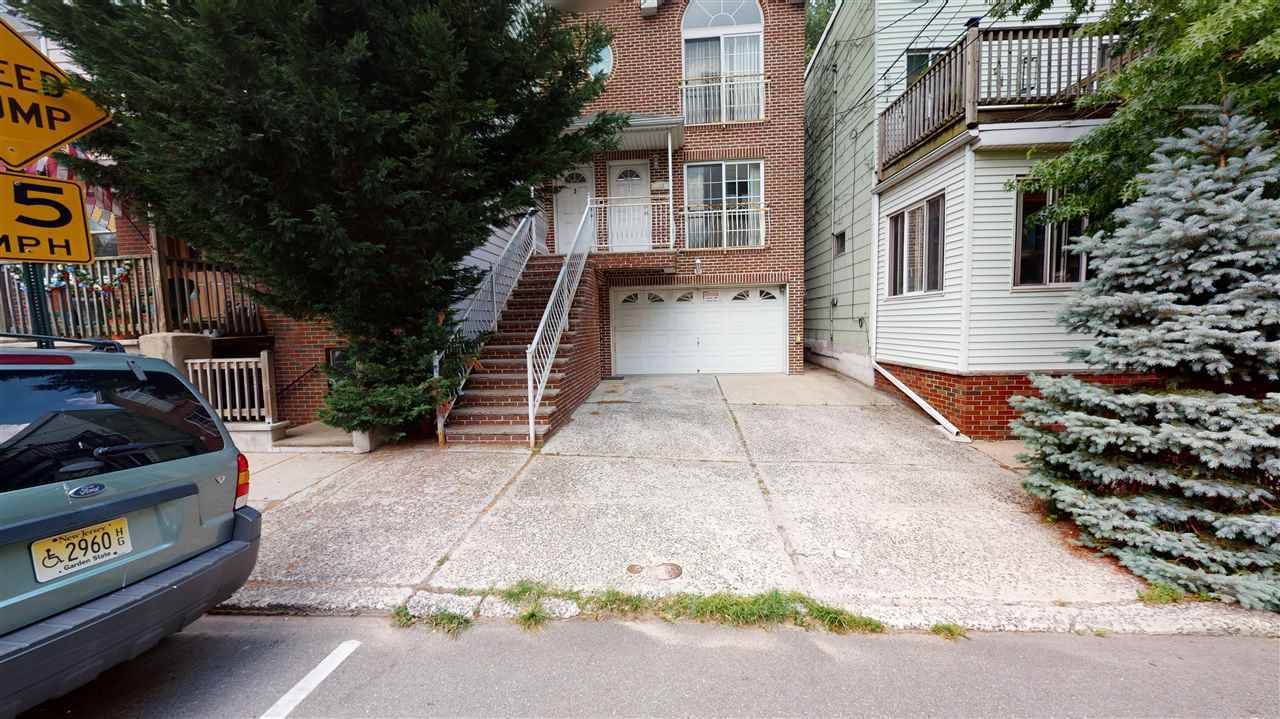 166 19th St in Union City, NJ - Building Photo
