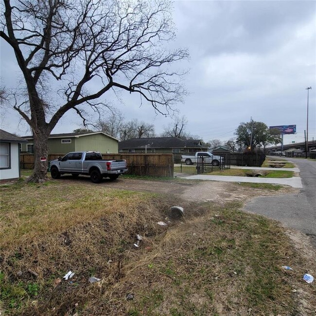 6810 Bleker St in Houston, TX - Building Photo - Building Photo