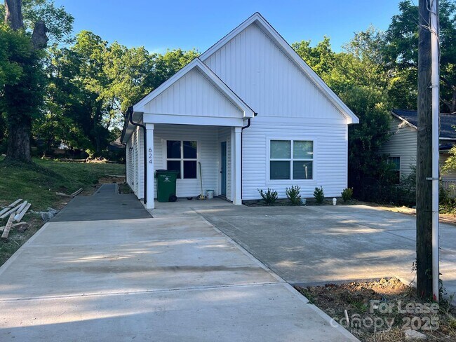 624 Cantwell St in Charlotte, NC - Building Photo - Building Photo