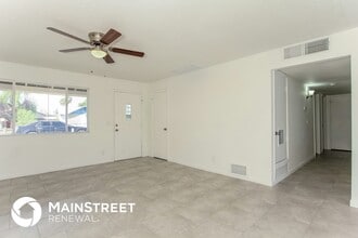 8017 N 38th Ave in Phoenix, AZ - Foto de edificio - Building Photo