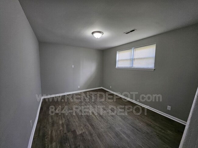 property at 1425 Jeanette Ave