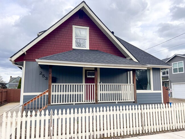 253 S 3rd St in Lebanon, OR - Building Photo - Building Photo