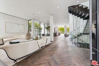 213 S La Peer Dr in Beverly Hills, CA - Building Photo - Building Photo