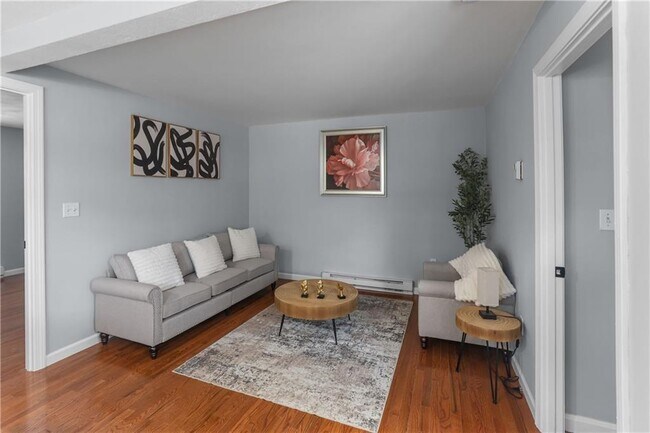 11 Baker St-Unit -1 in Bristol, RI - Building Photo - Building Photo