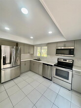 922 NW 106th Ave Cir in Miami, FL - Building Photo - Building Photo