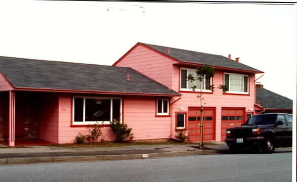 300 Chadbourne Ave in Millbrae, CA - Foto de edificio