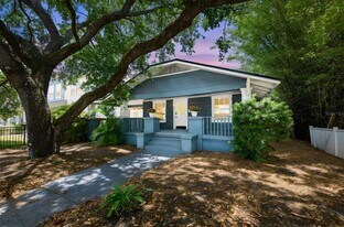 902 W Columbus Dr in Tampa, FL - Building Photo