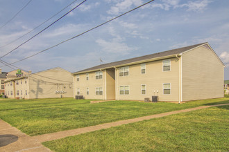 Broadmeadow Place Apartments in Covington, TN - Building Photo - Building Photo