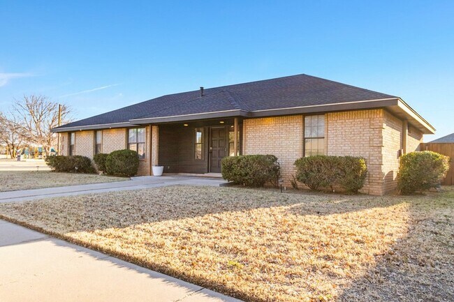 3701 Oakmont Dr in Midland, TX - Foto de edificio - Building Photo