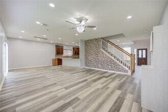 9351 Royal Way in Houston, TX - Building Photo - Building Photo