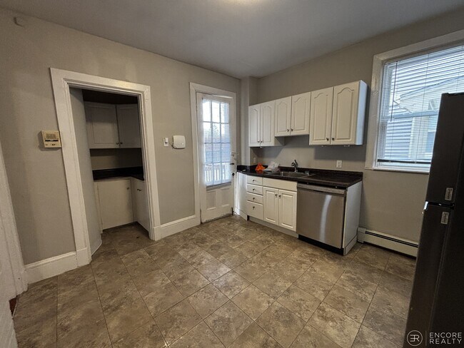 63 Dana St, Unit 8 in Cambridge, MA - Foto de edificio - Building Photo