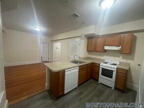 881 Massachusetts Ave in Cambridge, MA - Building Photo - Building Photo