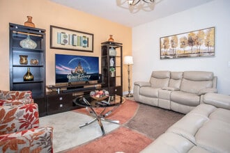 4710 Sleepy Hollow Dr in Kissimmee, FL - Building Photo - Building Photo