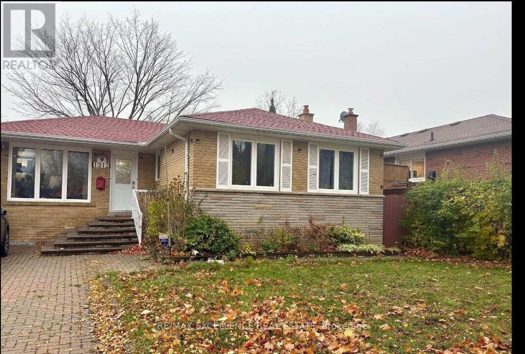 1312 Daimler Rd in Mississauga, ON - Building Photo