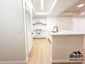 11035 Moorpark St in Los Angeles, CA - Building Photo - Building Photo