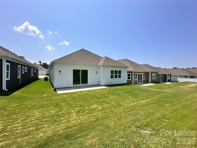 6686 Star Dr in Lake Norman of Catawba, NC - Foto de edificio - Building Photo