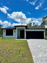5356 Hornbuckle Blvd in North Port, FL - Building Photo