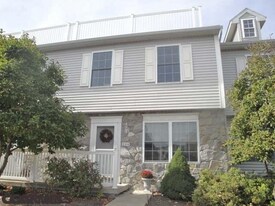 140 Birchtree Ct in State College, PA - Building Photo