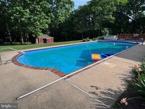 6375 Union Mill Rd in Clifton, VA - Building Photo - Building Photo