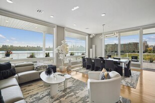 3 Somerset Ln in Edgewater, NJ - Building Photo