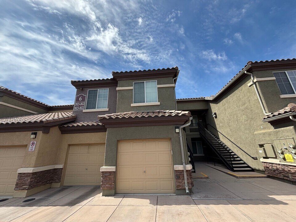 6868 Sky Pointe Dr in Las Vegas, NV - Building Photo