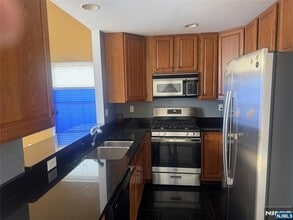 125 Riverwalk Way, Unit B014 in Clifton, NJ - Building Photo - Building Photo