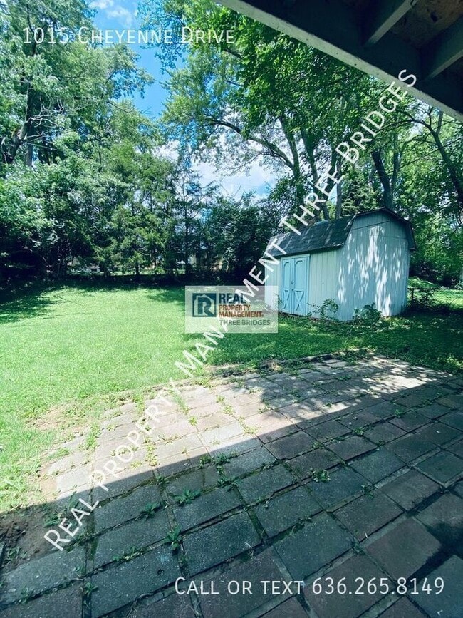 1015 Cheyenne Dr in Florissant, MO - Building Photo - Building Photo