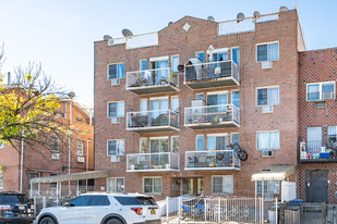 4512 111th St in Corona, NY - Building Photo
