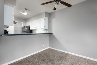 Hunt Club Apartments, LLC in Winston-Salem, NC - Building Photo - Interior Photo