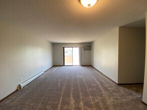 2120 Valleyhigh Dr NW in Rochester, MN - Foto de edificio - Building Photo
