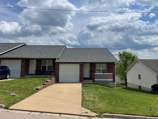 property at 527 N 5th St