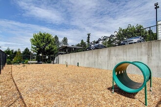 Castle Creek in Newcastle, WA - Foto de edificio - Building Photo