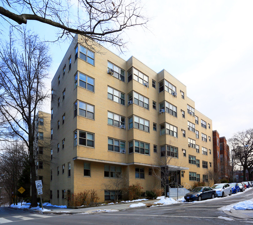 3025 Ontario Rd NW in Washington, DC - Foto de edificio