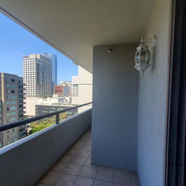 property at 600 W 9th St