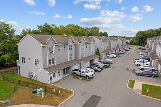 Chestnut Street Townhomes in Danbury, CT - Building Photo - Primary Photo