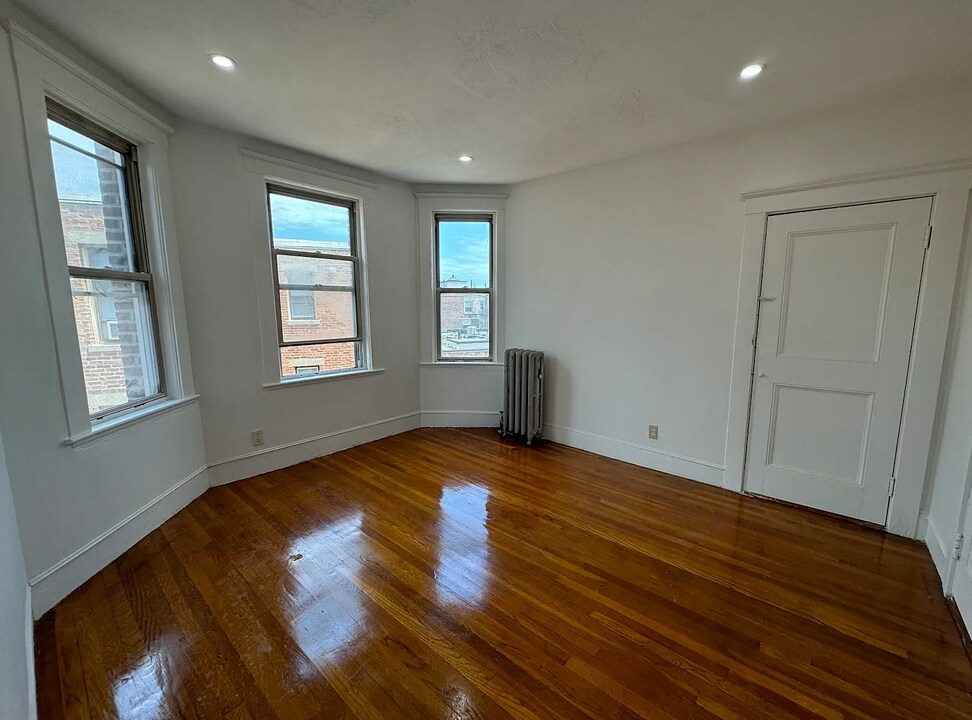 10 Scottfield Rd, Unit 12 in Boston, MA - Building Photo