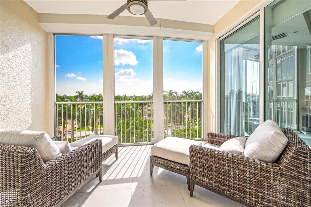 4501 Gulf Shore Blvd N in Naples, FL - Foto de edificio