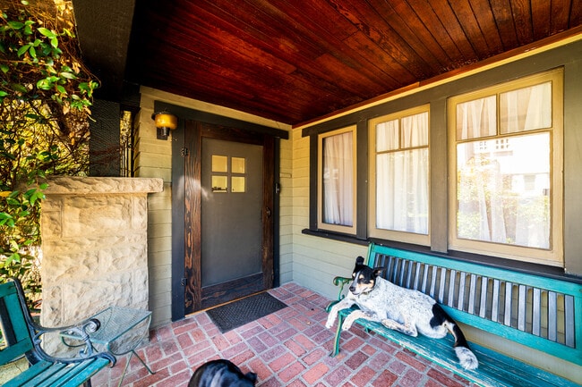 5316 La Cresta Ct in Los Angeles, CA - Building Photo - Building Photo