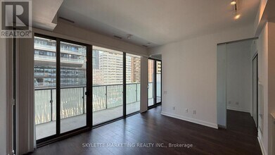 50A-650 Charles St E in Toronto, ON - Building Photo - Building Photo