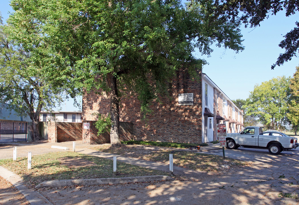 River Road Apartments in Baton Rouge, LA - Foto de edificio